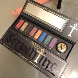 LE Kat Von D Serpentina Palette